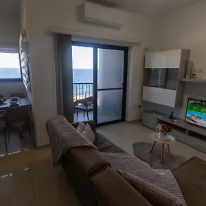 2-bedroom-seafront-apartment.hotelssaintjulians.com/